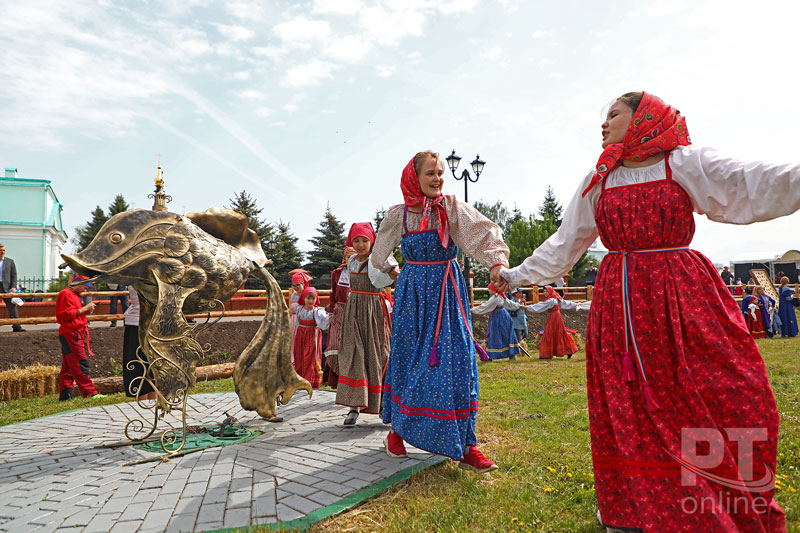 «Каравонным» шагом, сохраняя традиции