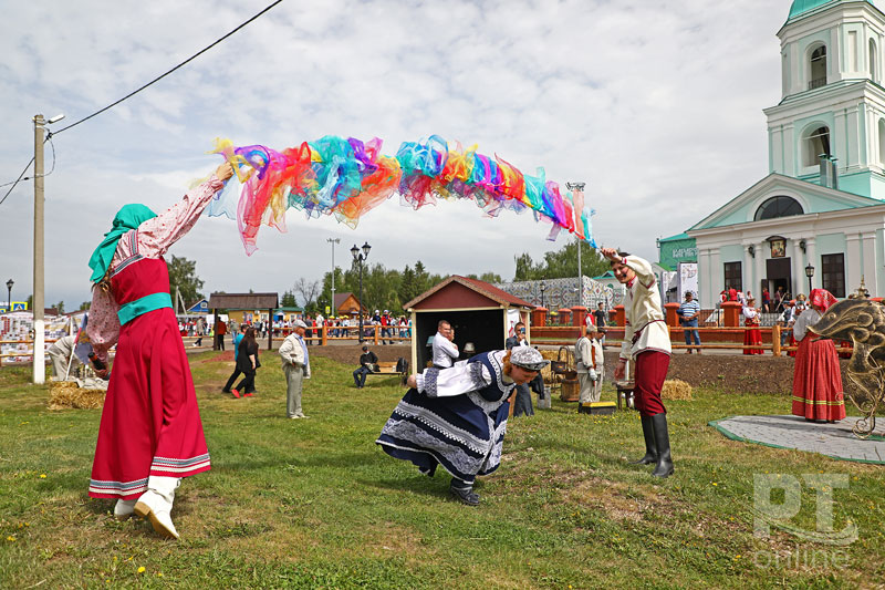 «Каравонным» шагом, сохраняя традиции
