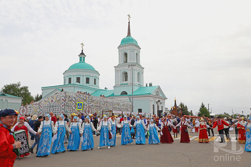 «Каравонным» шагом, сохраняя традиции