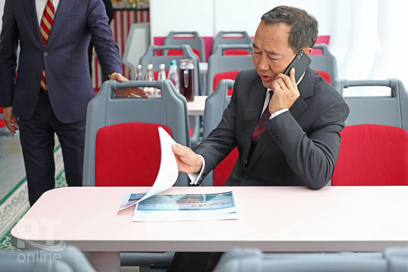 Глава Якутии осмотрел пассажирское судно «Чайка»