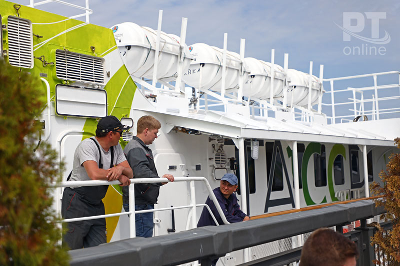 Глава Якутии осмотрел пассажирское судно «Чайка»