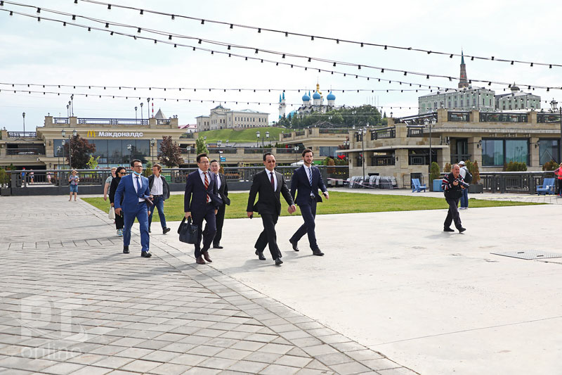 Глава Якутии осмотрел пассажирское судно «Чайка»