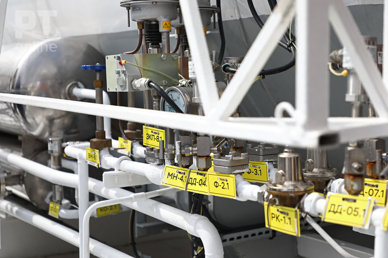 Глава Якутии осмотрел пассажирское судно «Чайка»