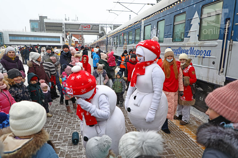 Дед Мороз и чудо-паровоз
