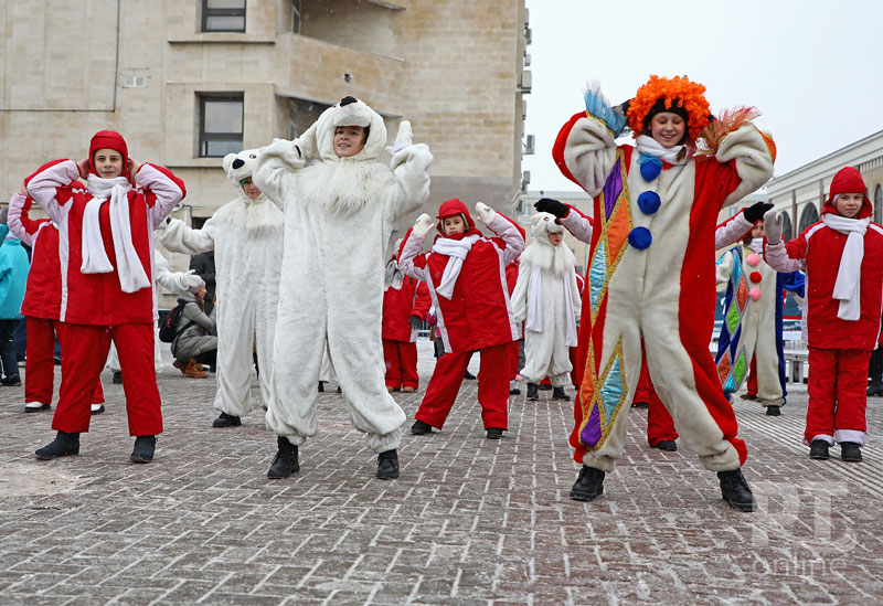 Дед Мороз и чудо-паровоз