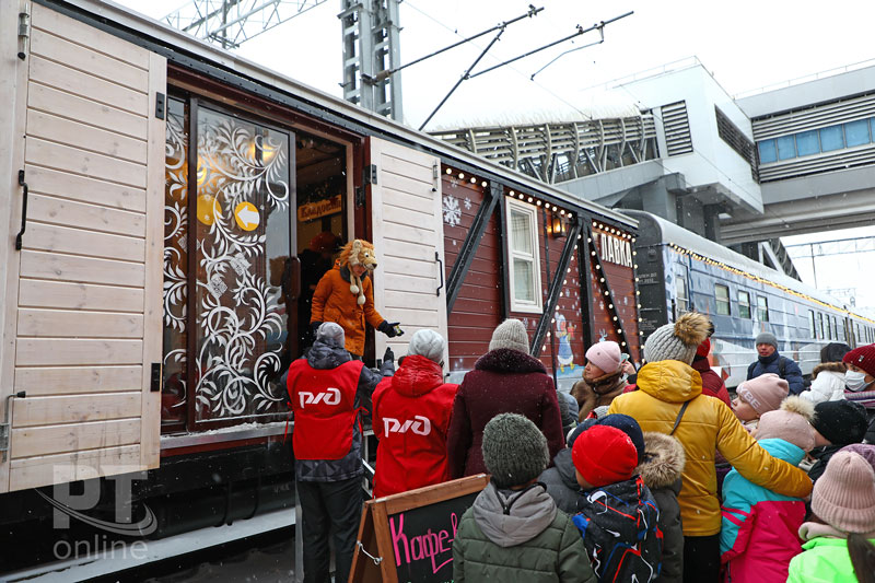 Дед Мороз и чудо-паровоз
