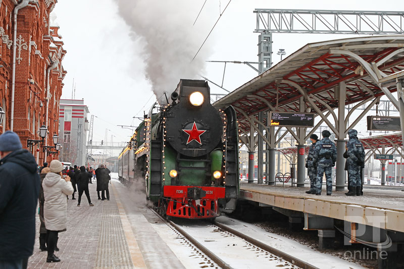 Дед Мороз и чудо-паровоз