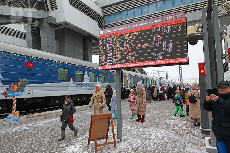 Дед Мороз и чудо-паровоз