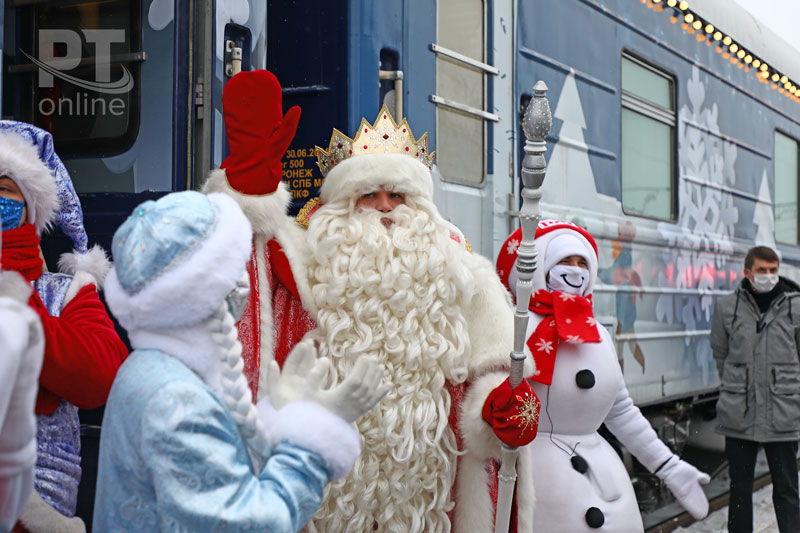 Дед Мороз и чудо-паровоз