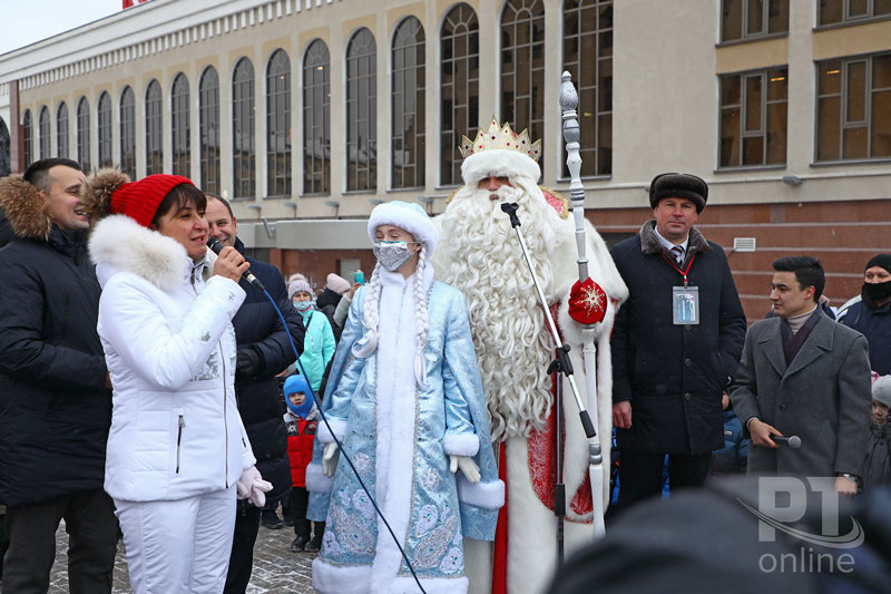 Дед Мороз и чудо-паровоз