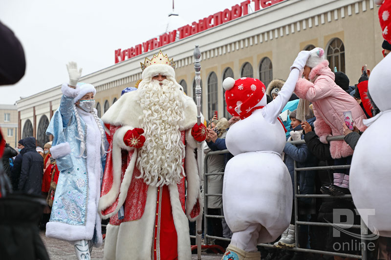 Дед Мороз и чудо-паровоз