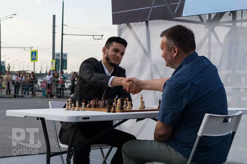 Живые шахматы под стенами Казанского Кремля