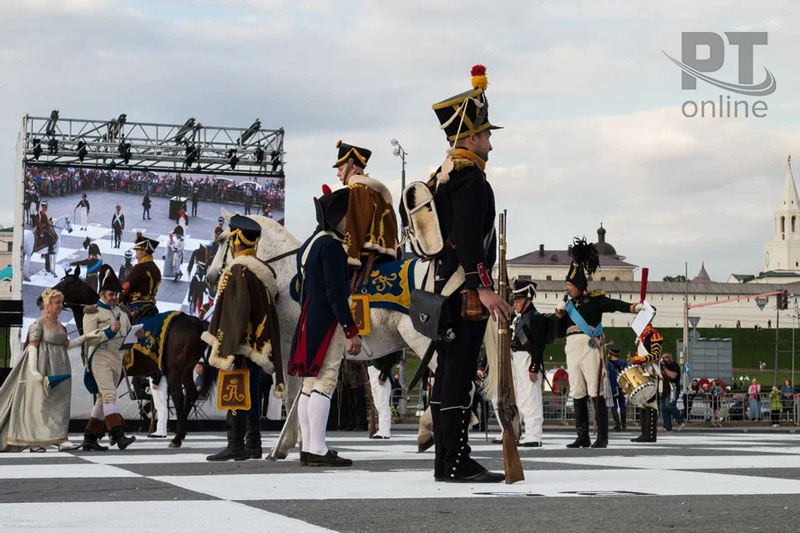 Живые шахматы под стенами Казанского Кремля