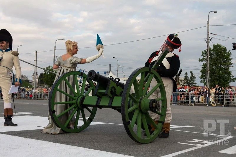 Живые шахматы под стенами Казанского Кремля