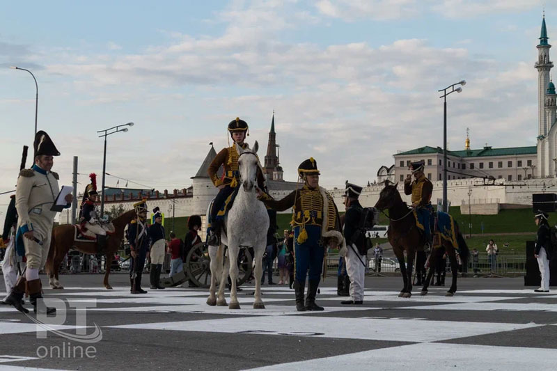 Живые шахматы под стенами Казанского Кремля