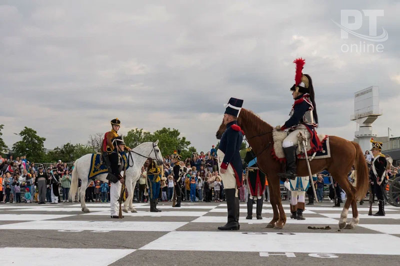 Живые шахматы под стенами Казанского Кремля
