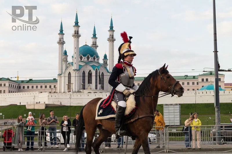 Живые шахматы под стенами Казанского Кремля