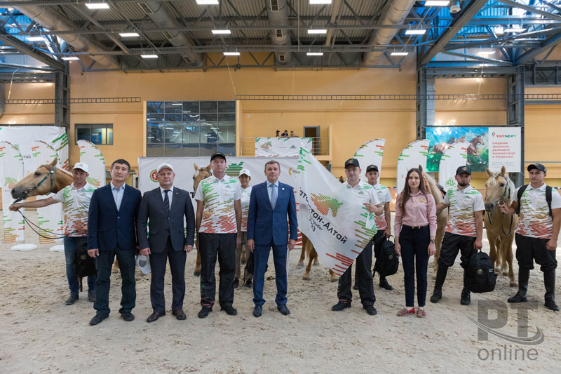 Златогривые подарки алтайским коневодам