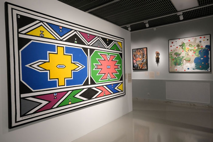 Перевернутое сафари: в Казани открылась выставка современного африканского искусства