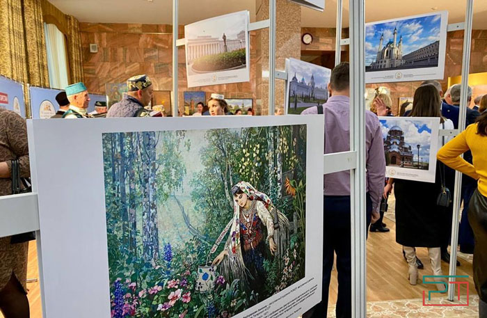 Выставку медиапроектов по сохранению родных языков презентовали Комиссии при Раисе РТ