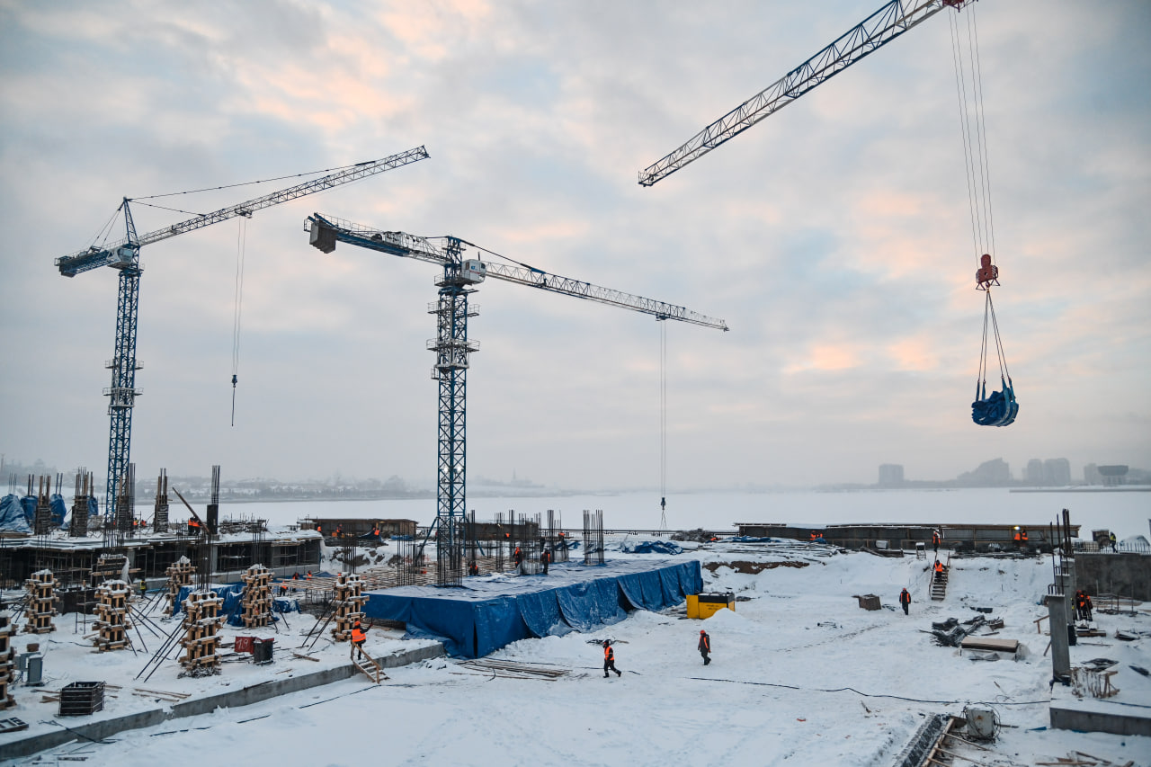 Минниханов осмотрел стройку театра Камала, Детского парка и отеля к саммиту БРИКС