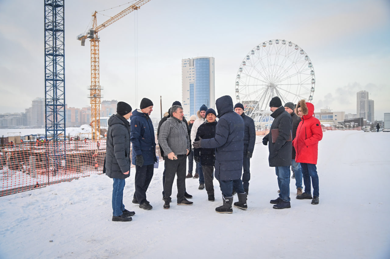 Минниханов осмотрел стройку театра Камала, Детского парка и отеля к саммиту БРИКС