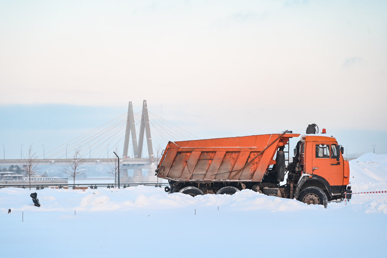 Минниханов осмотрел стройку театра Камала, Детского парка и отеля к саммиту БРИКС
