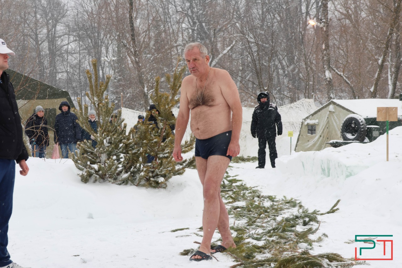 Крещенские купания на озере Верхний Кабан в Казани