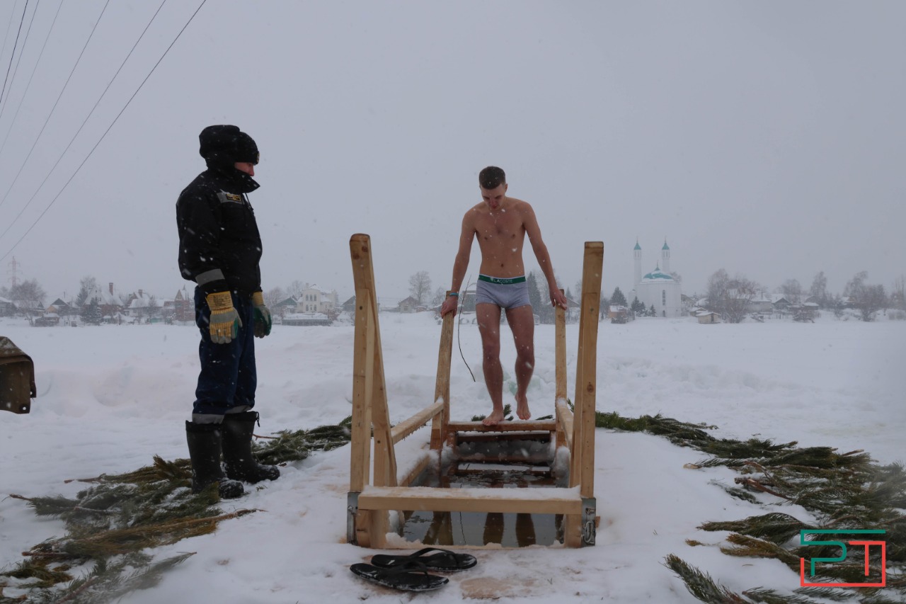 Крещенские купания на озере Верхний Кабан в Казани