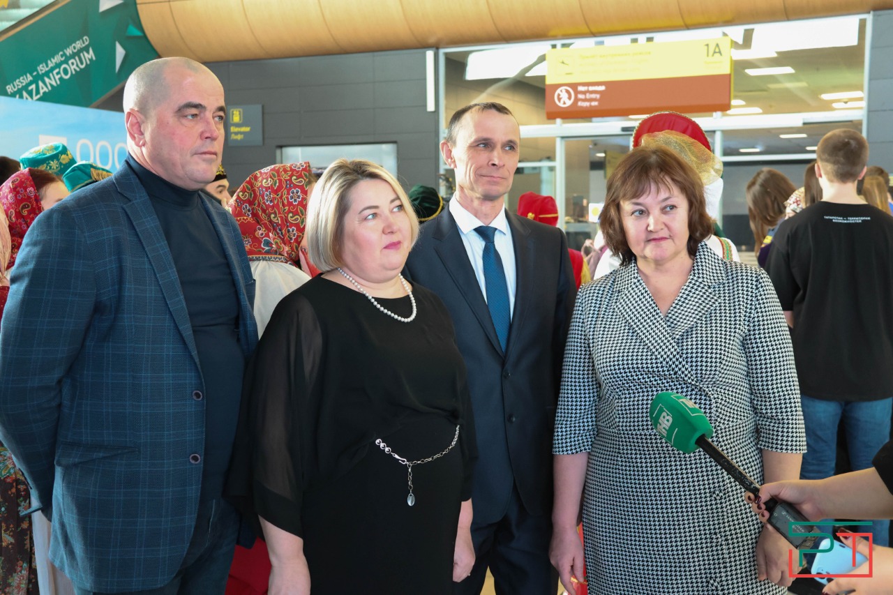 Молодожены привезли в Казань огонь для семейного очага