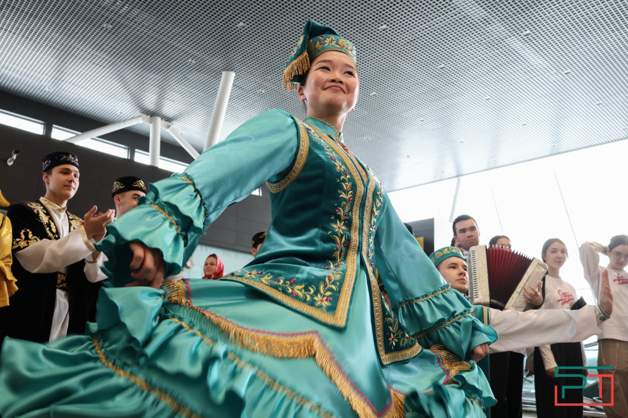 Молодожены привезли в Казань огонь для семейного очага