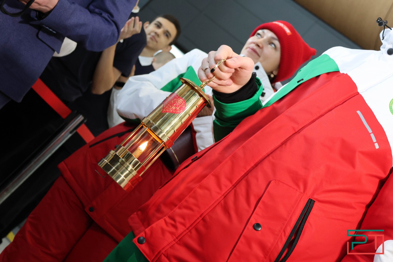 Молодожены привезли в Казань огонь для семейного очага