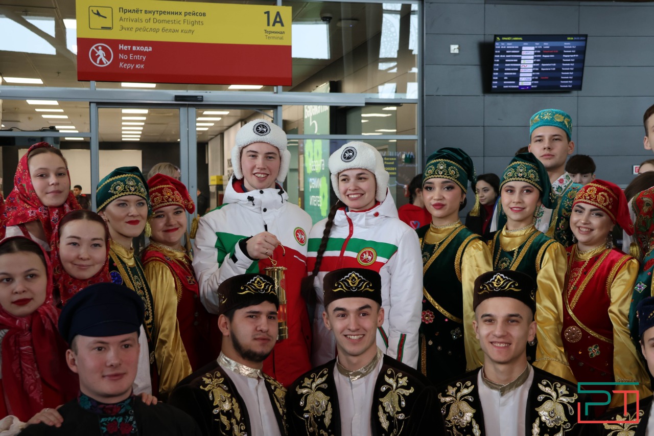 Молодожены привезли в Казань огонь для семейного очага