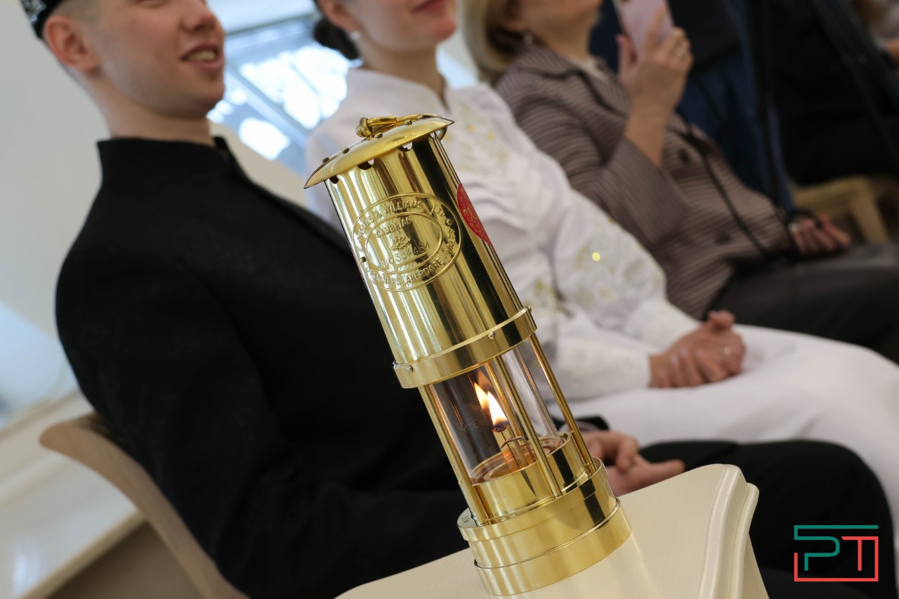 Молодожены привезли в Казань огонь для семейного очага