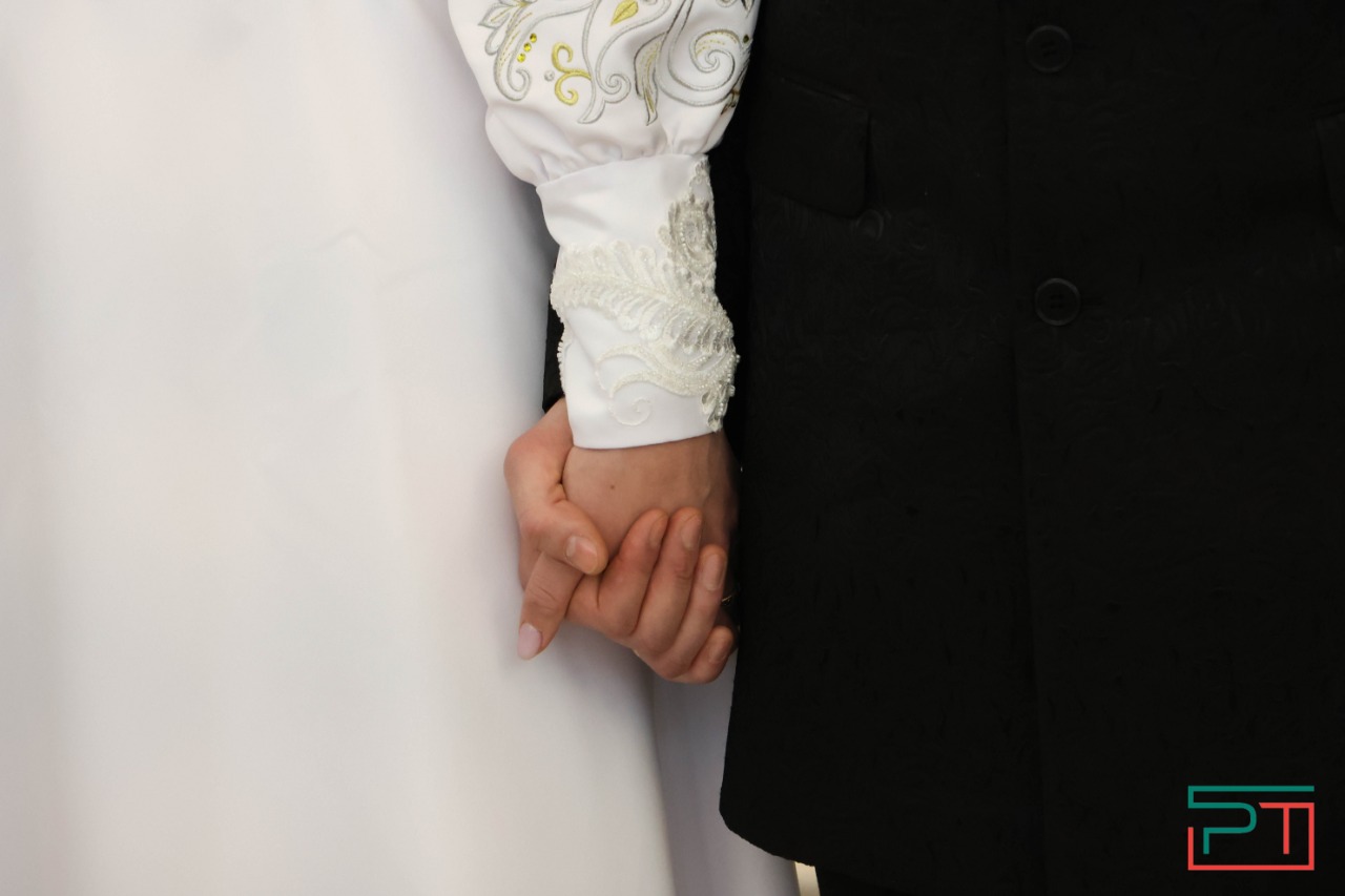 Молодожены привезли в Казань огонь для семейного очага