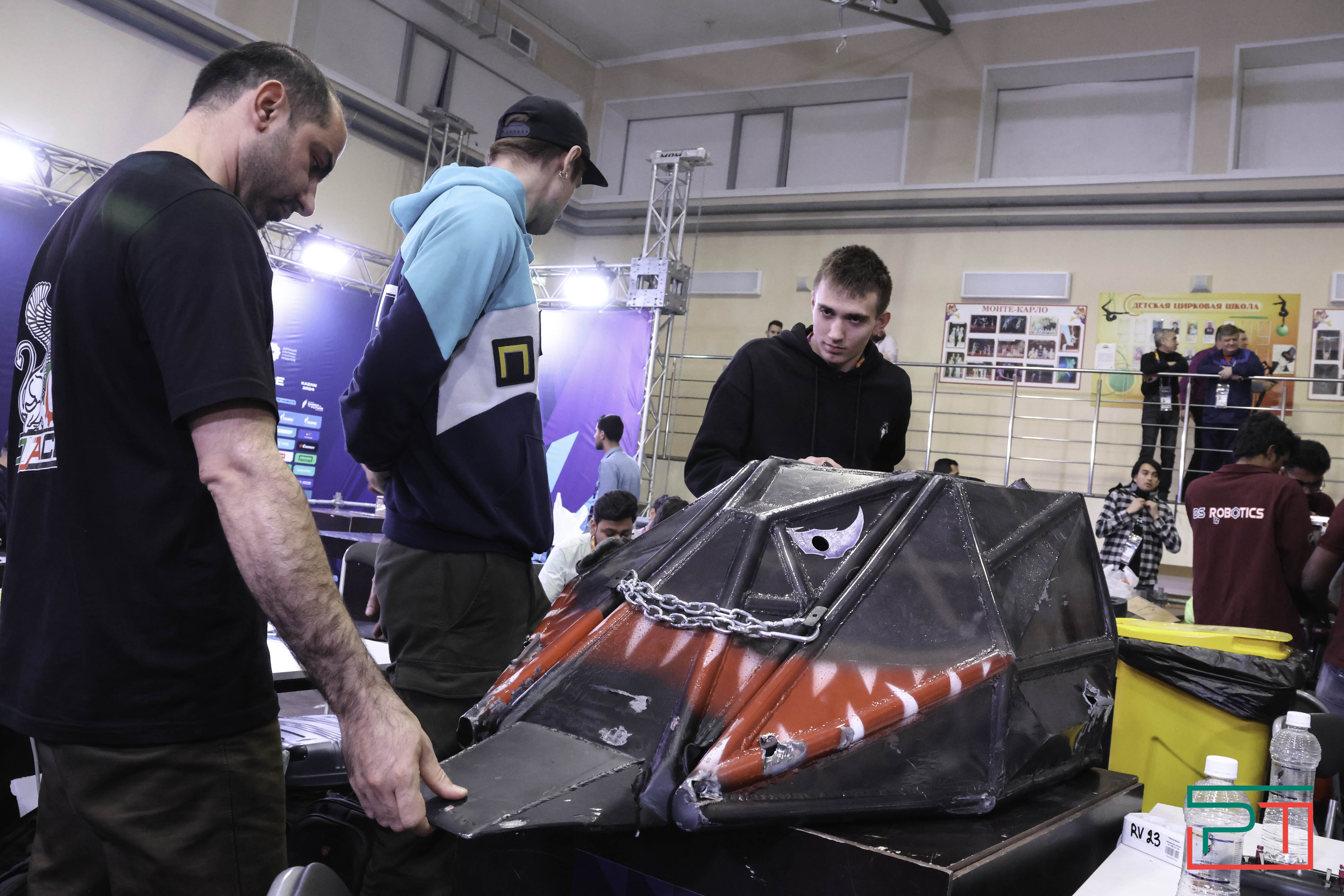 Индия победила в Битве роботов: российский «Папочка» сгорел