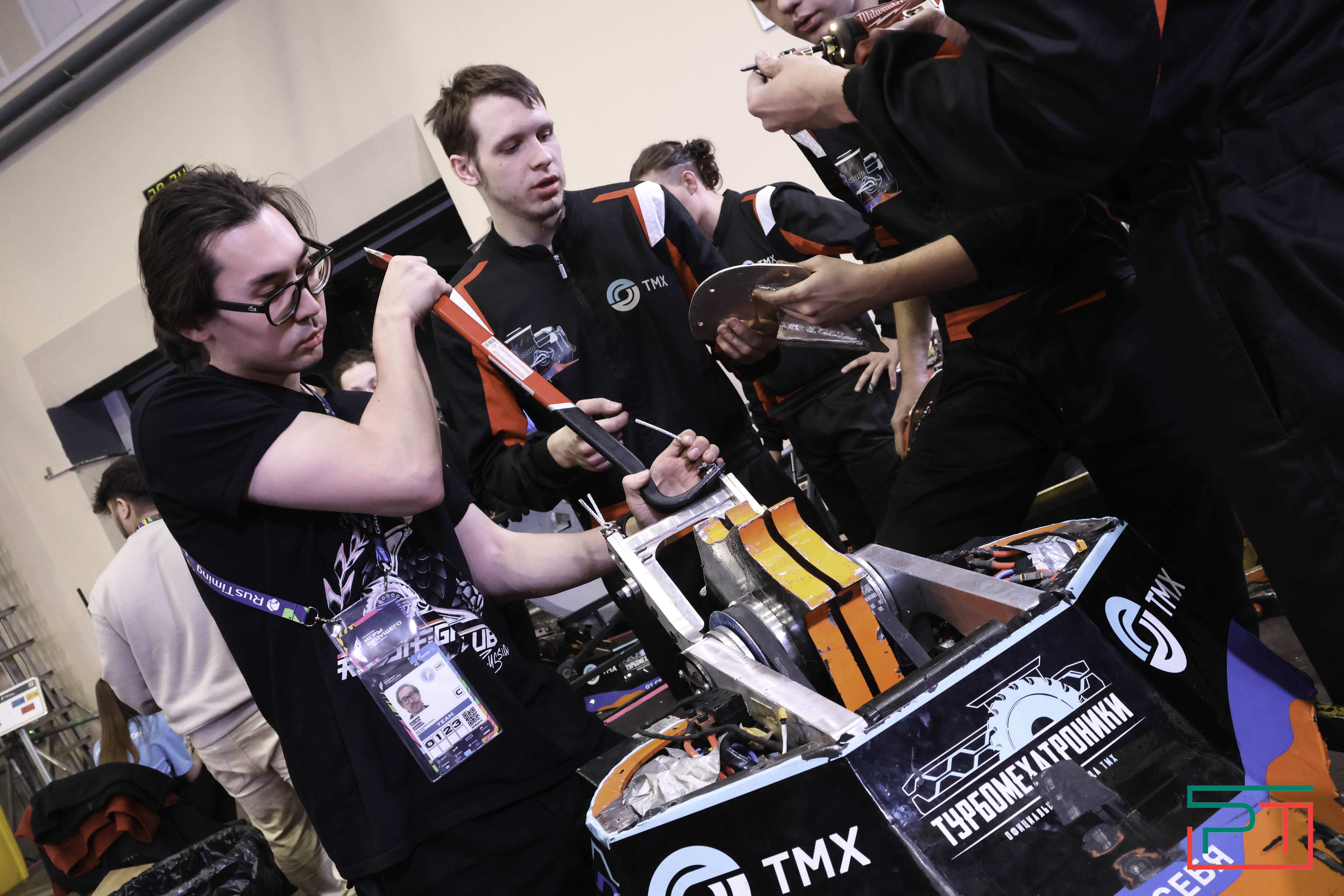 Индия победила в Битве роботов: российский «Папочка» сгорел