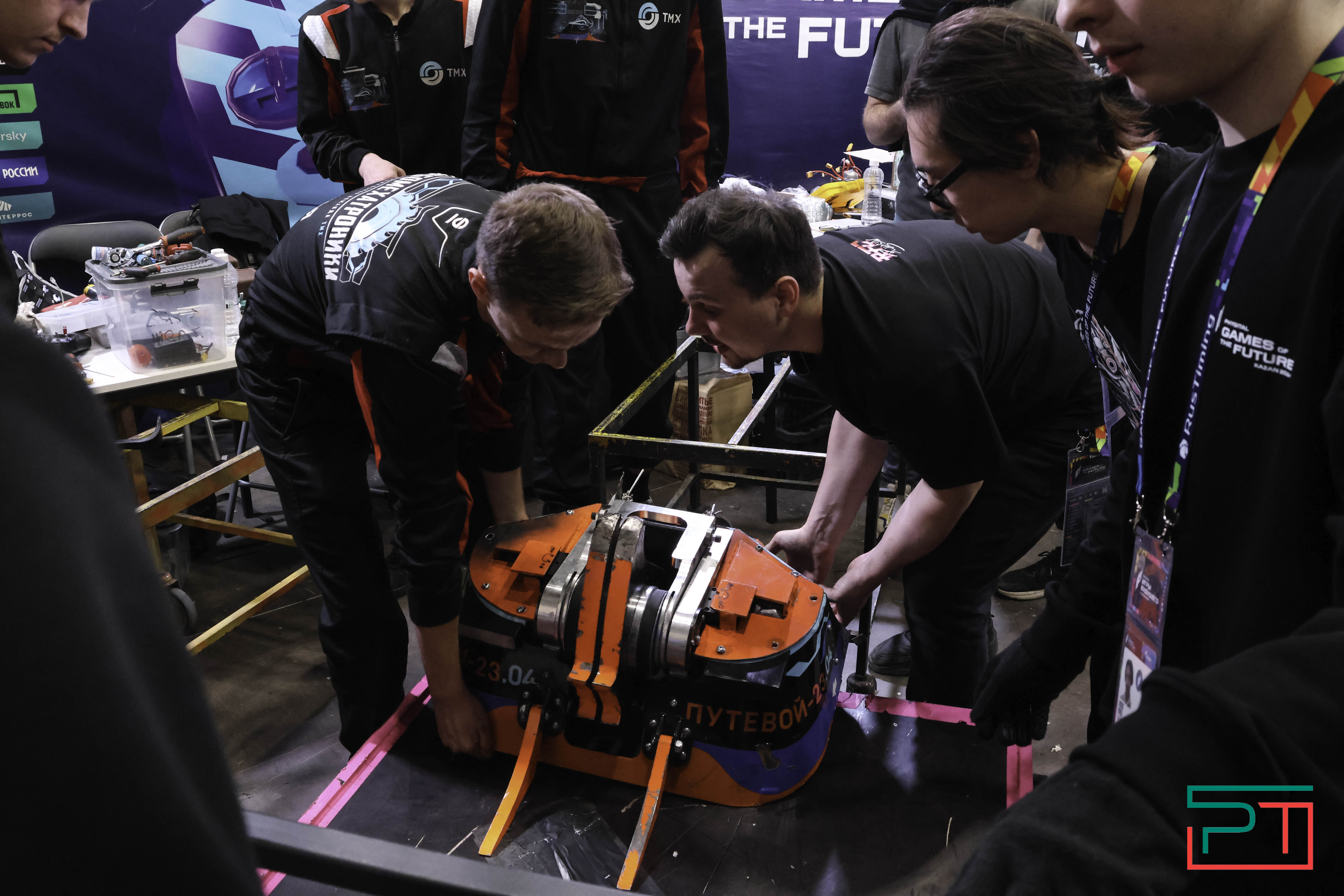 Индия победила в Битве роботов: российский «Папочка» сгорел