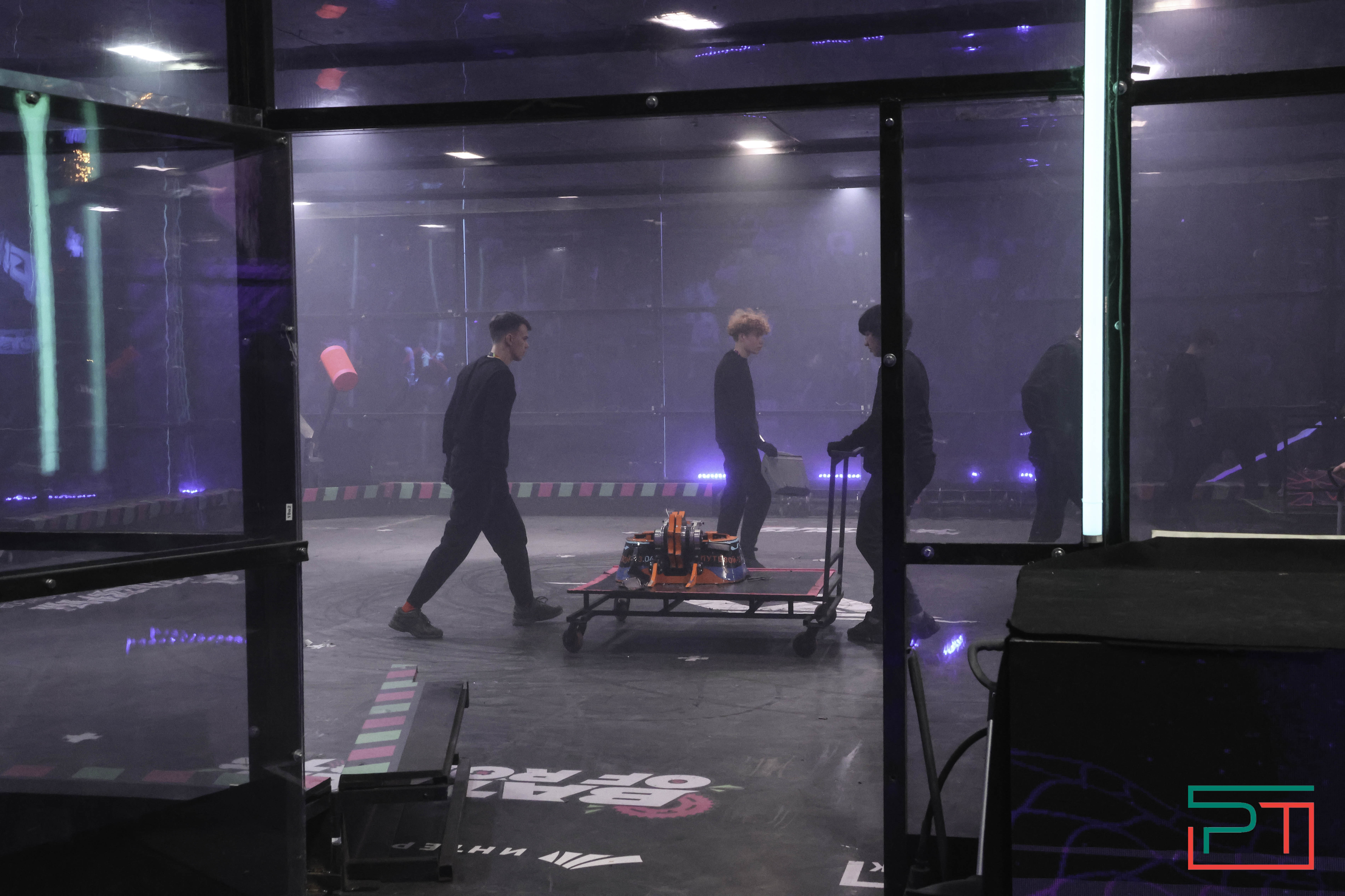 Индия победила в Битве роботов: российский «Папочка» сгорел