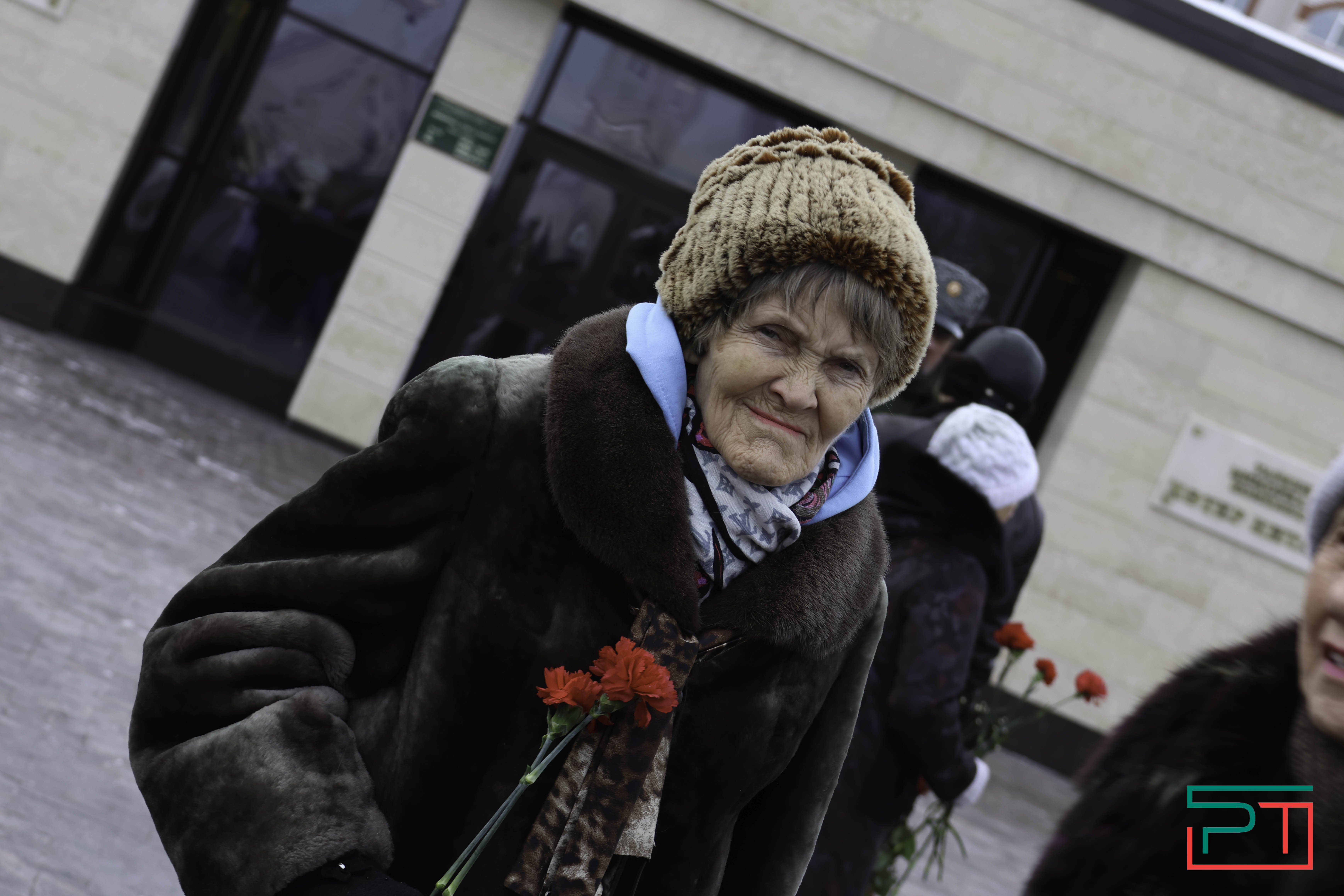 В честь Дня защитника Отечества в Казани возложили цветы к Вечному огню