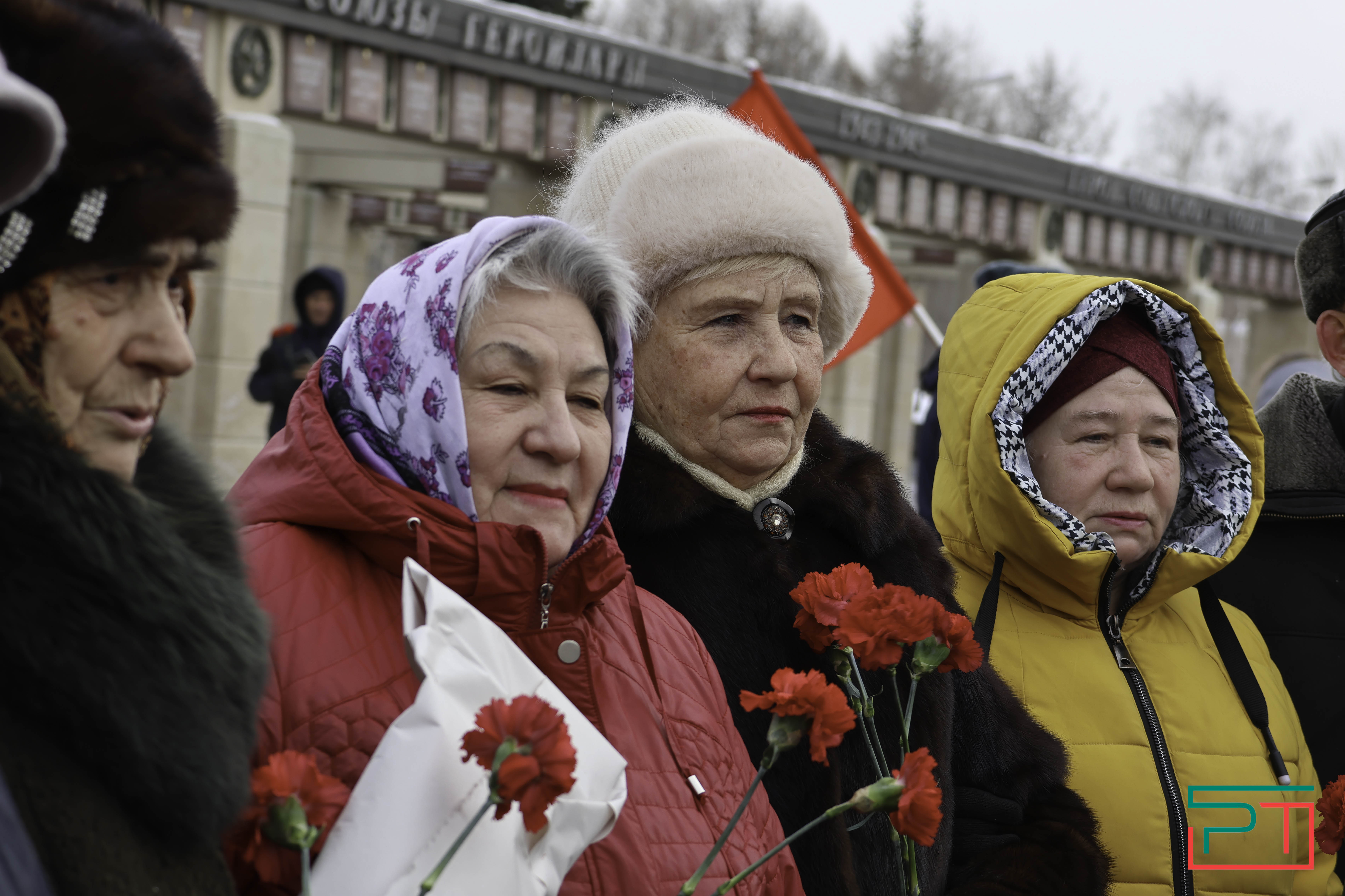 В честь Дня защитника Отечества в Казани возложили цветы к Вечному огню
