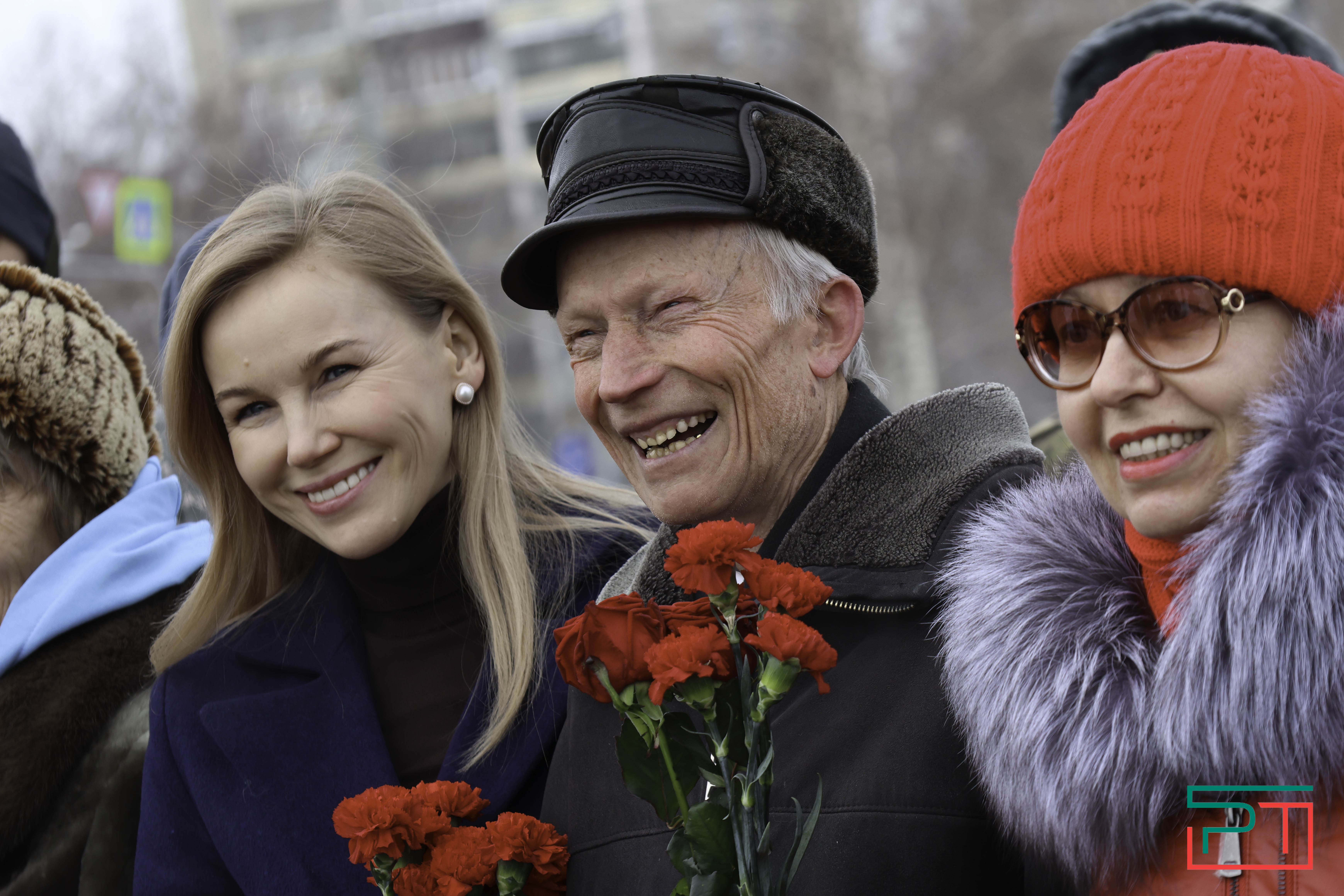 В честь Дня защитника Отечества в Казани возложили цветы к Вечному огню