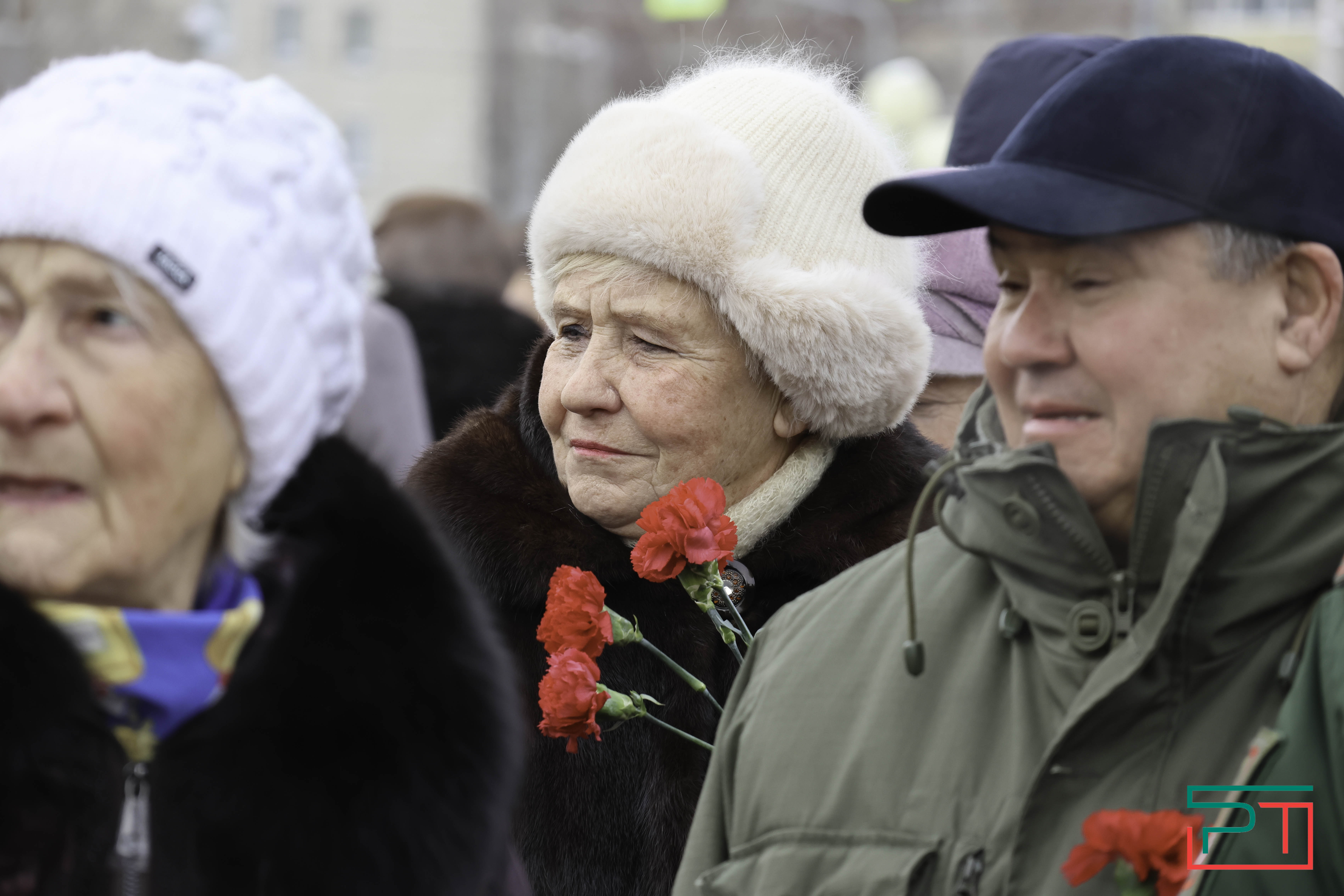 В честь Дня защитника Отечества в Казани возложили цветы к Вечному огню