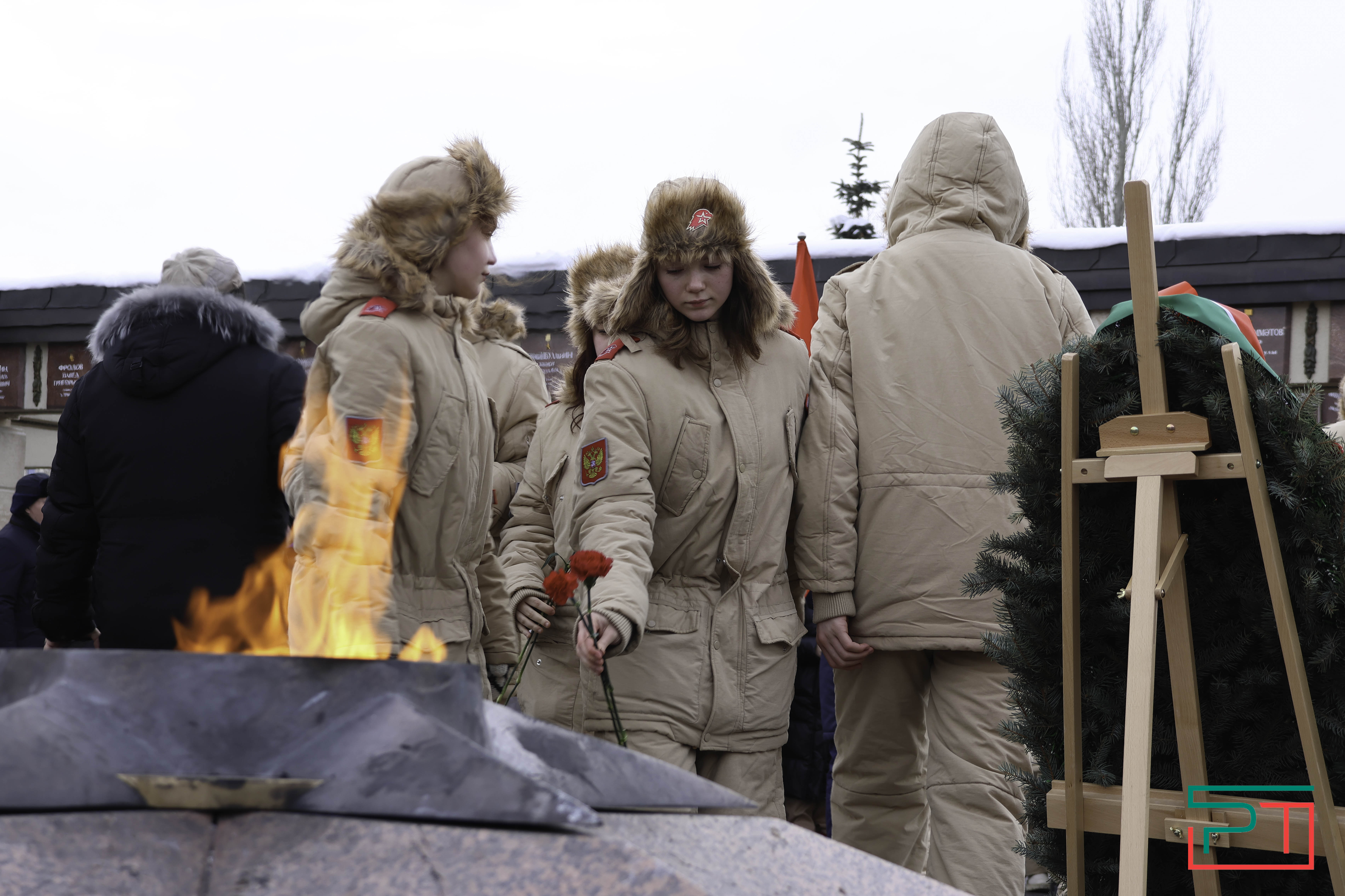 В честь Дня защитника Отечества в Казани возложили цветы к Вечному огню