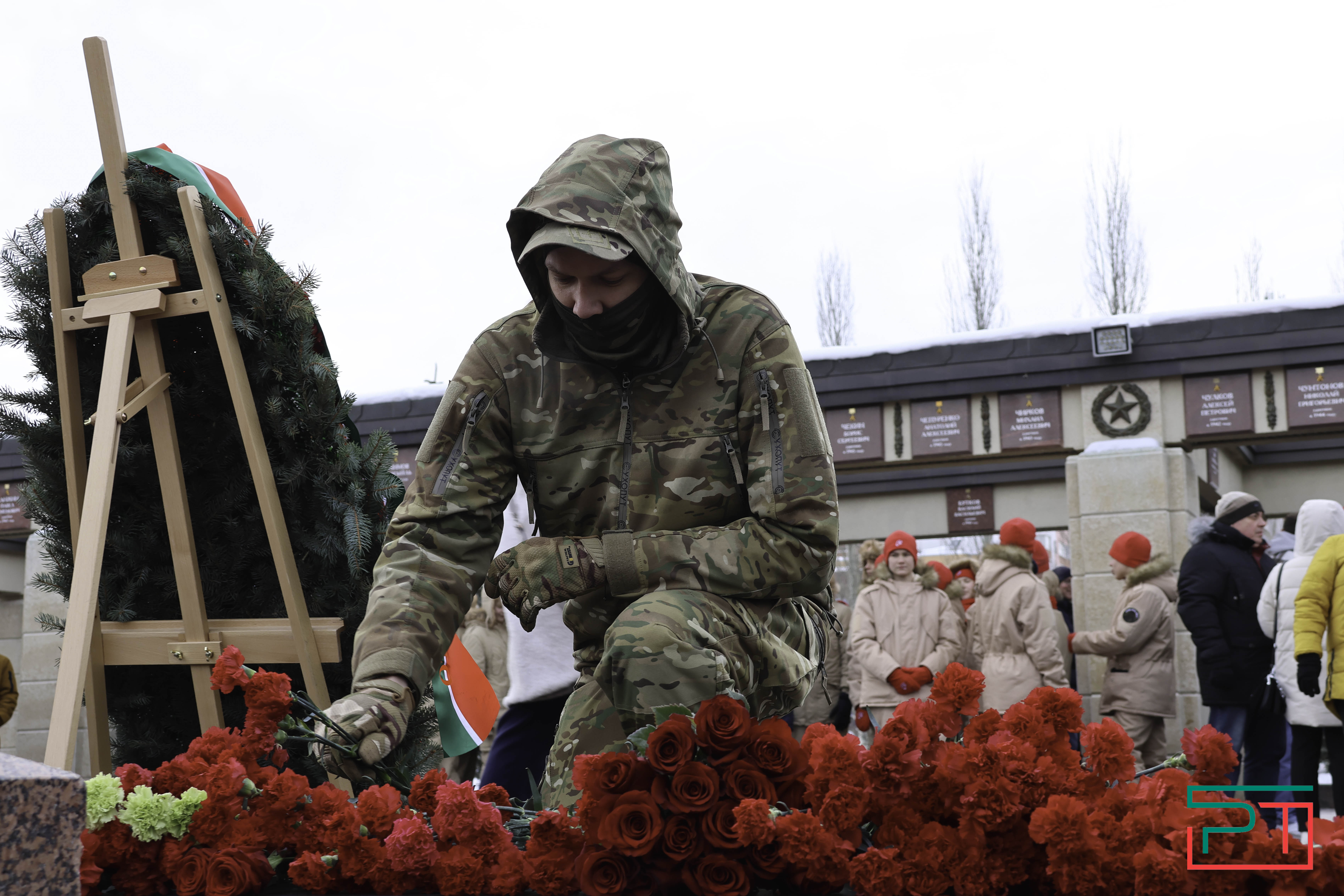 В честь Дня защитника Отечества в Казани возложили цветы к Вечному огню