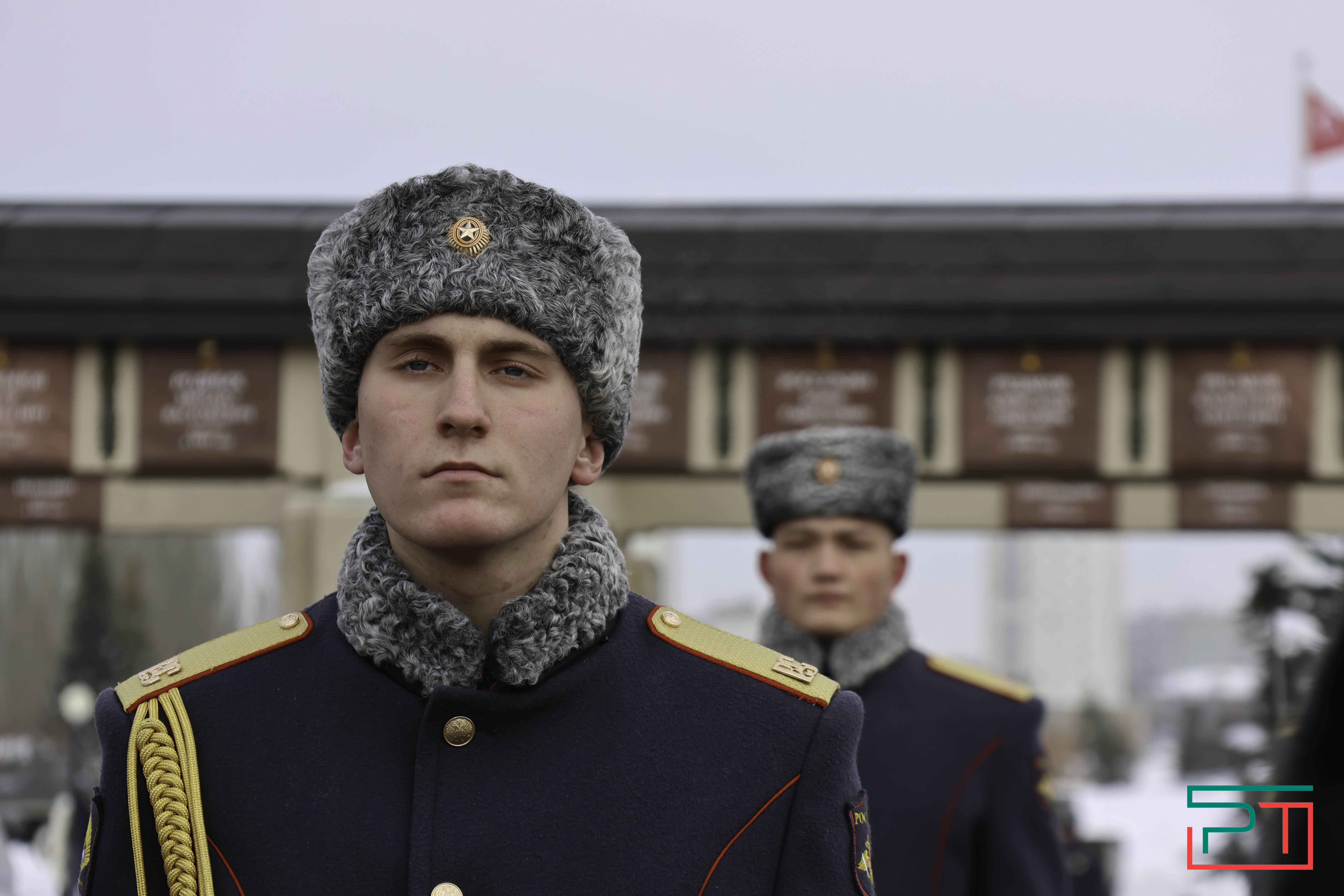 В честь Дня защитника Отечества в Казани возложили цветы к Вечному огню