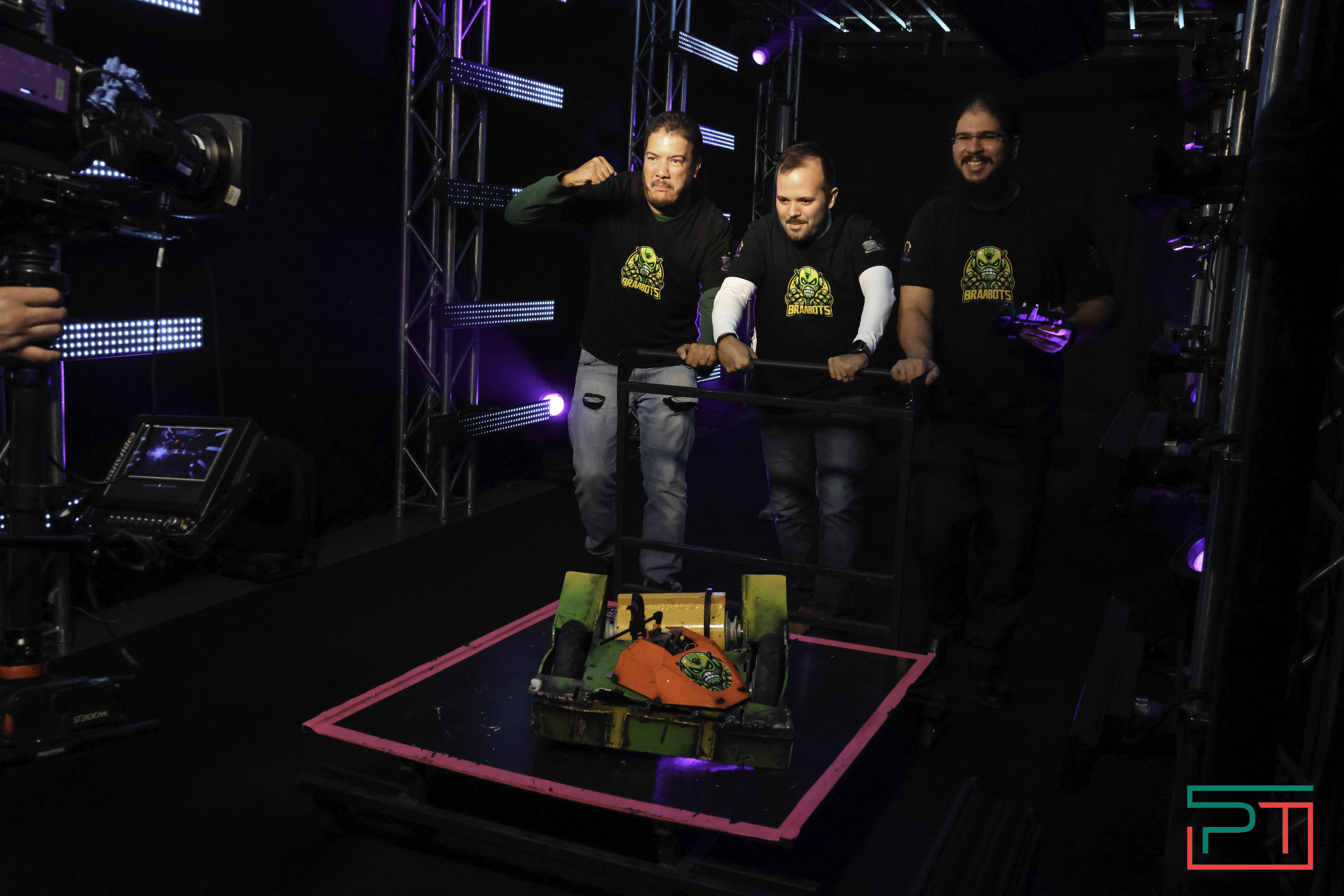 Индия победила в Битве роботов: российский «Папочка» сгорел