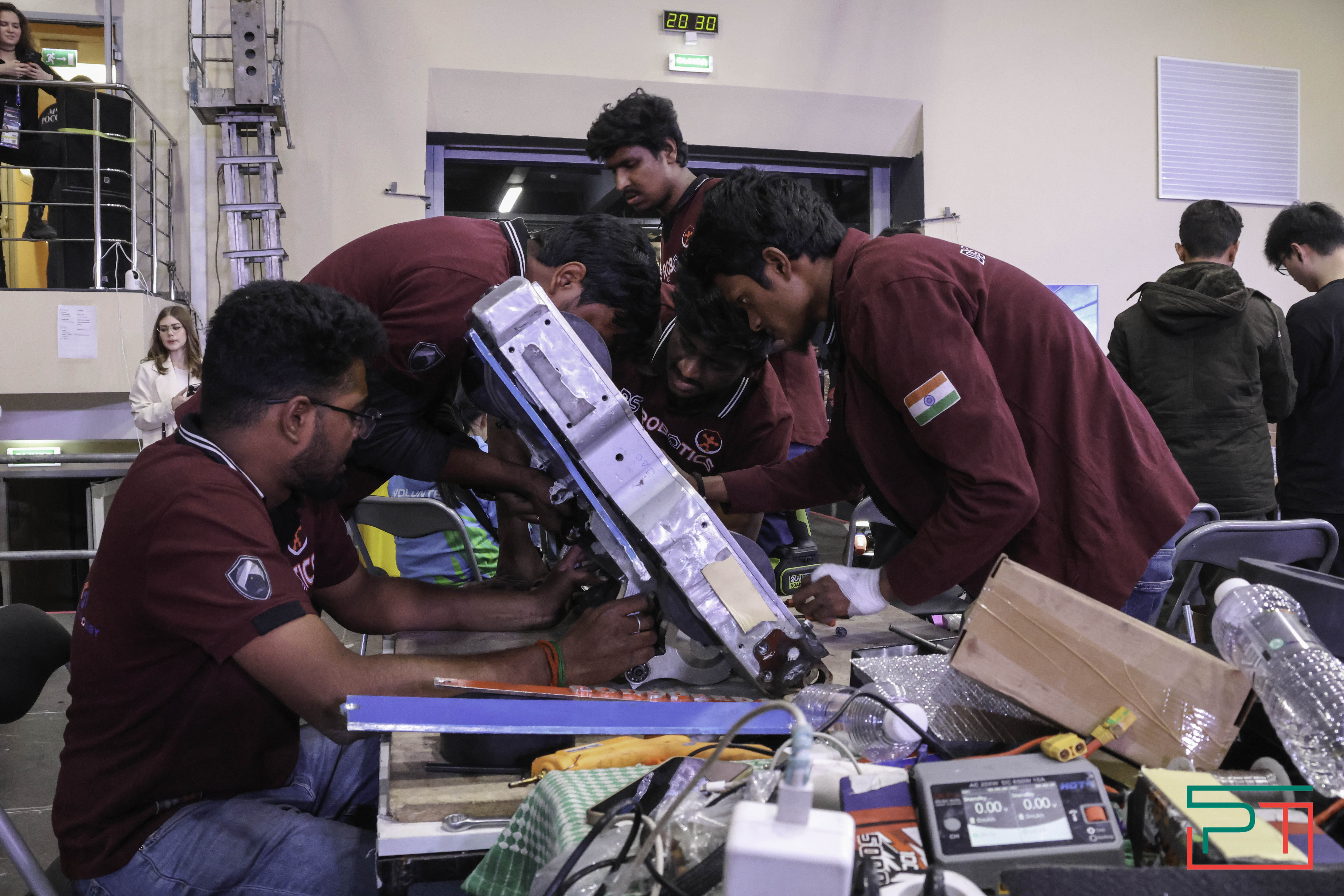 Индия победила в Битве роботов: российский «Папочка» сгорел