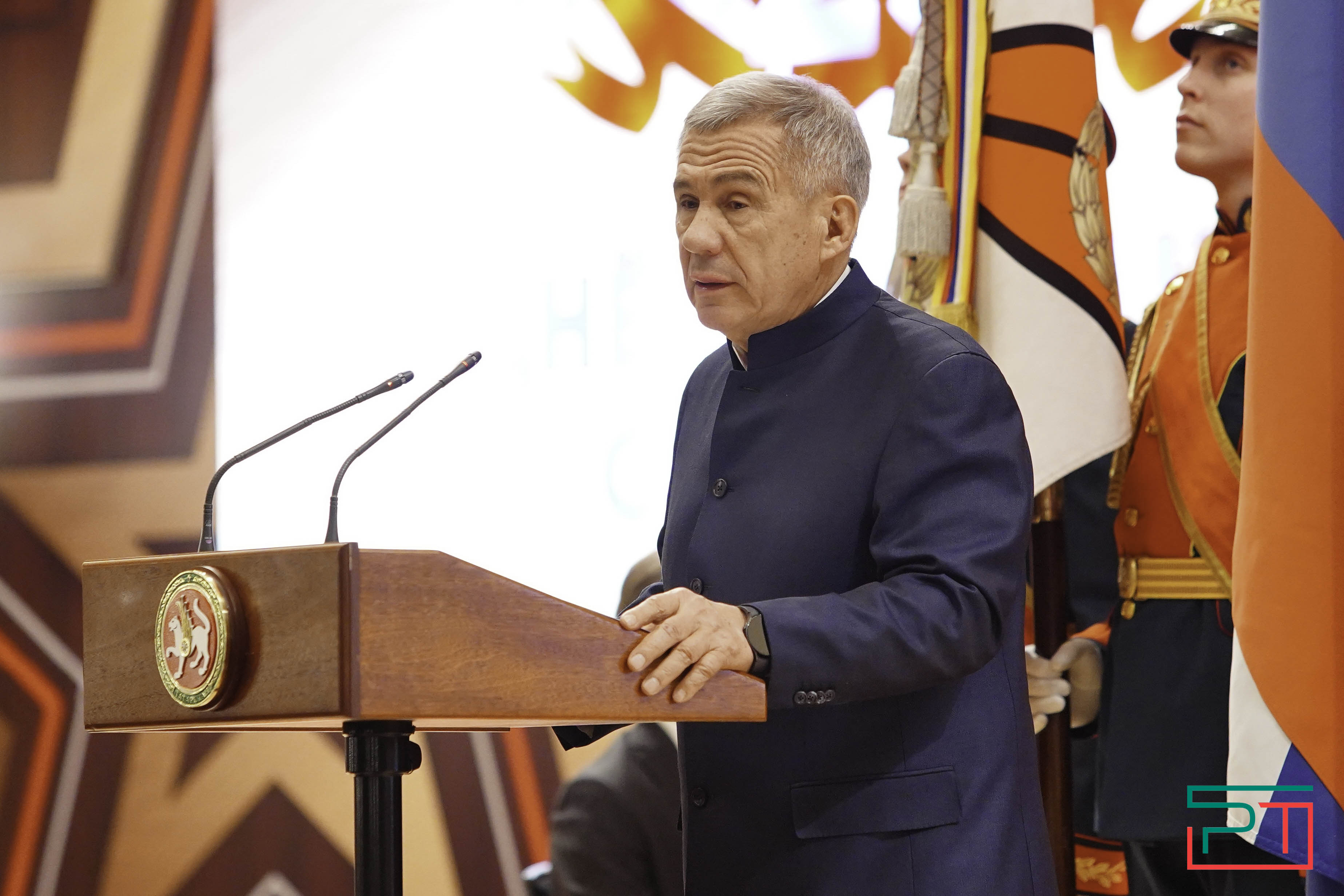 Минниханов посетил концерт, посвященный Дню защитника Отечества