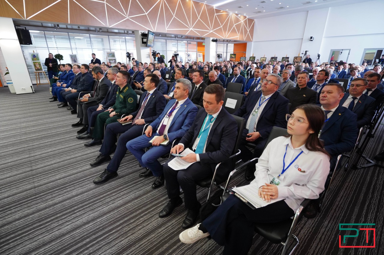 Минниханов провел в Набережных Челнах коллегию Росприроднадзора